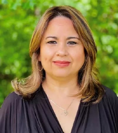 Dra. Mae Lynn Reyes-Rodríguez — LatinaCon oradora