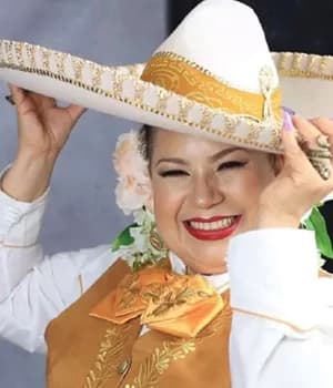 María Elena Valdez — LatinaCon oradora